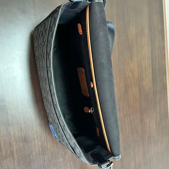 Coach CBF09 Men's Flap Messenger Bag, size 32.5 x 25 x 8cm - Picture 8 of 9